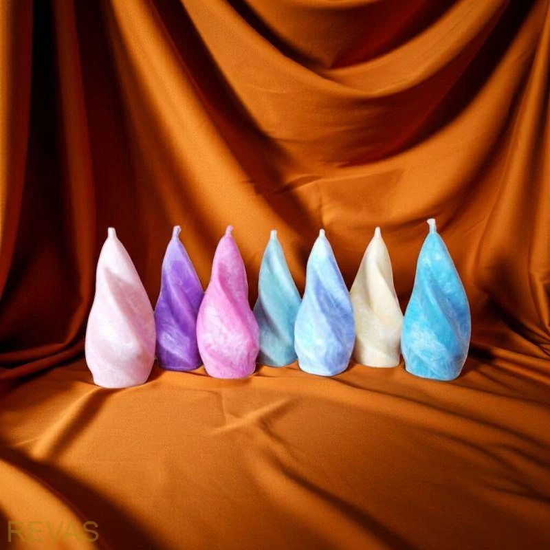 Svíčka plamen z palmového vosku, výška 14 cm