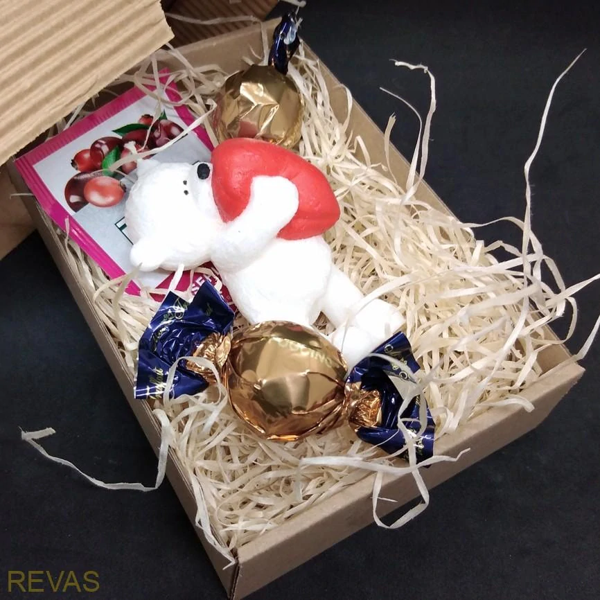 Dárková kazeta - svíčka medvídek ručně vyrobená z palmového vosku