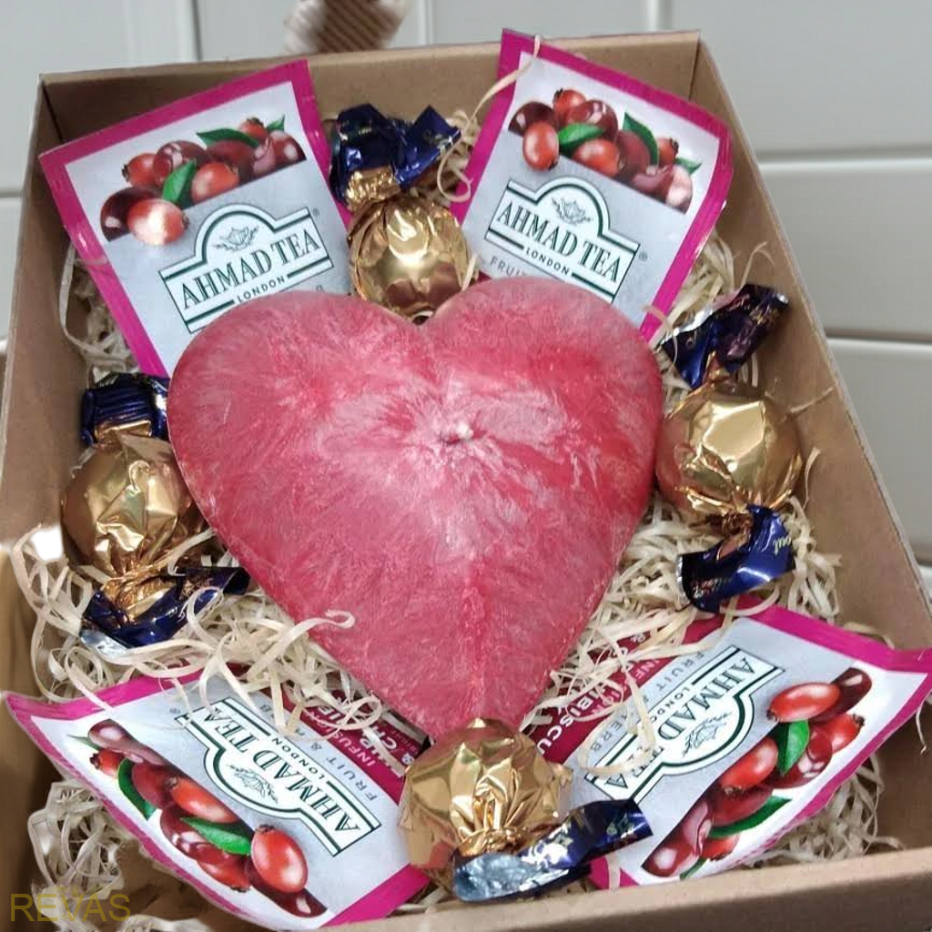 Dárková kazeta s ručně vyráběnou svíčkou srdce