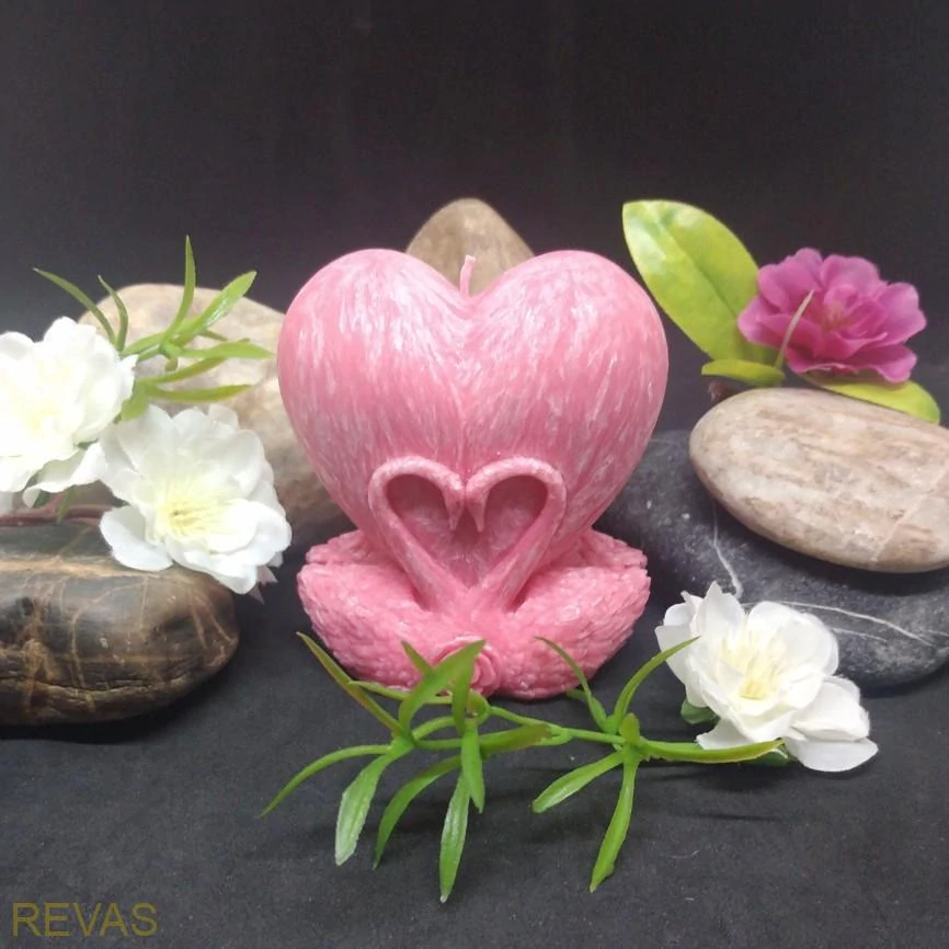 Svíčka SRDCE s dvěma labutěmi - symbol věrnosti a lásky