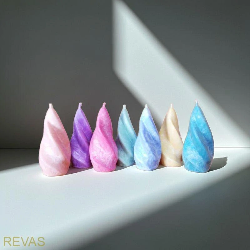 Svíčka plamen z palmového vosku, výška 14 cm