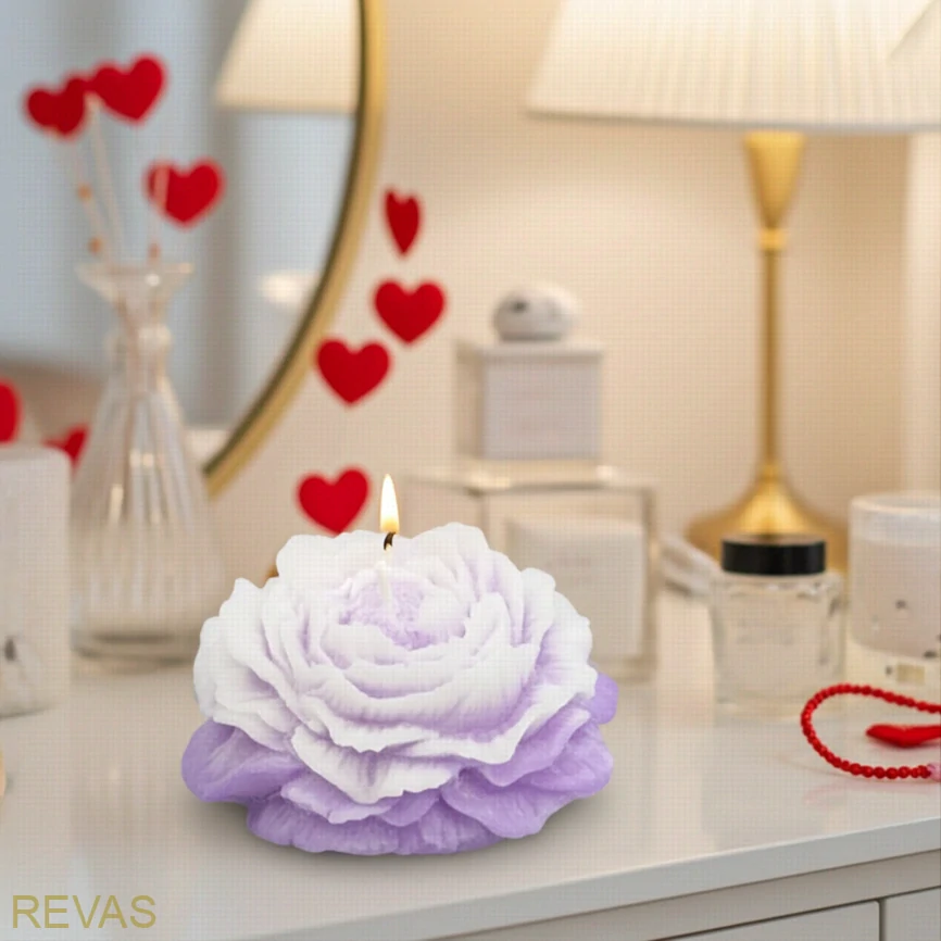 Ručně vyrobená svíčka pivonka z palmového vosku