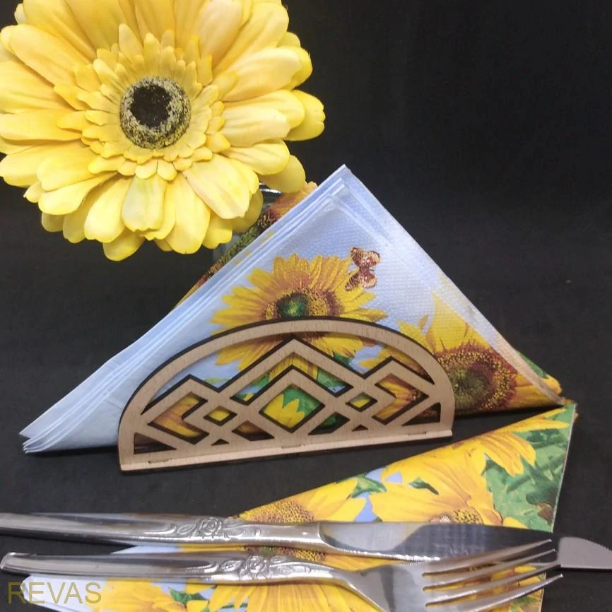 Gravírovaný dřevěný stojánek na ubrousky a dopisy – buková překližka 3 mm, ruční výroba