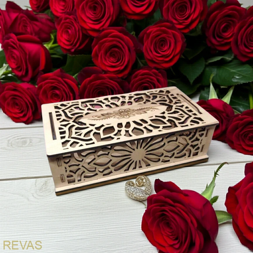Buková gravírovaná šperkovnice, ruční výroba, originální dárek