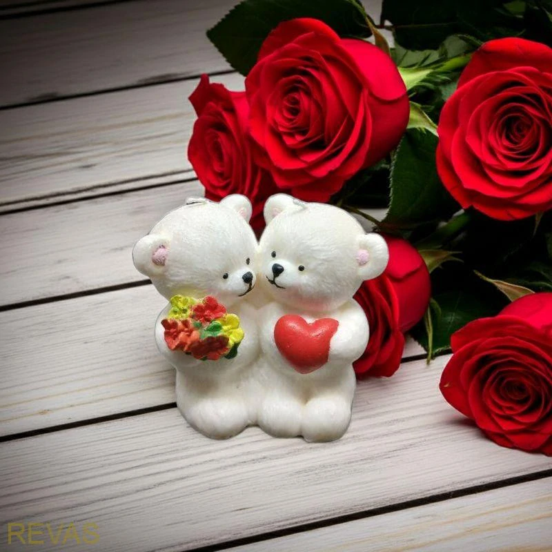 Svíčka zamilovaní medvídci, výška 8 cm