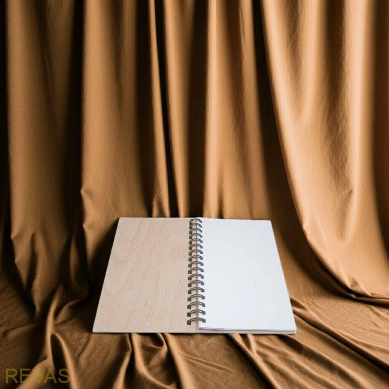 Zápisník s dřevěnými deskami a gravírováním – originální dárek