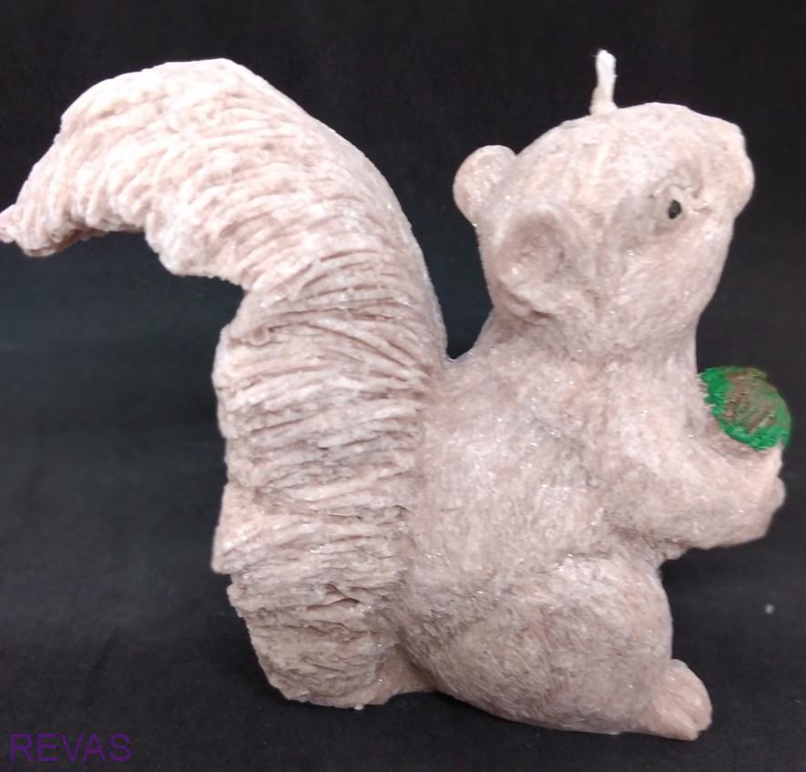 Svíčka veverka z palmového vosku, výška 10 cm