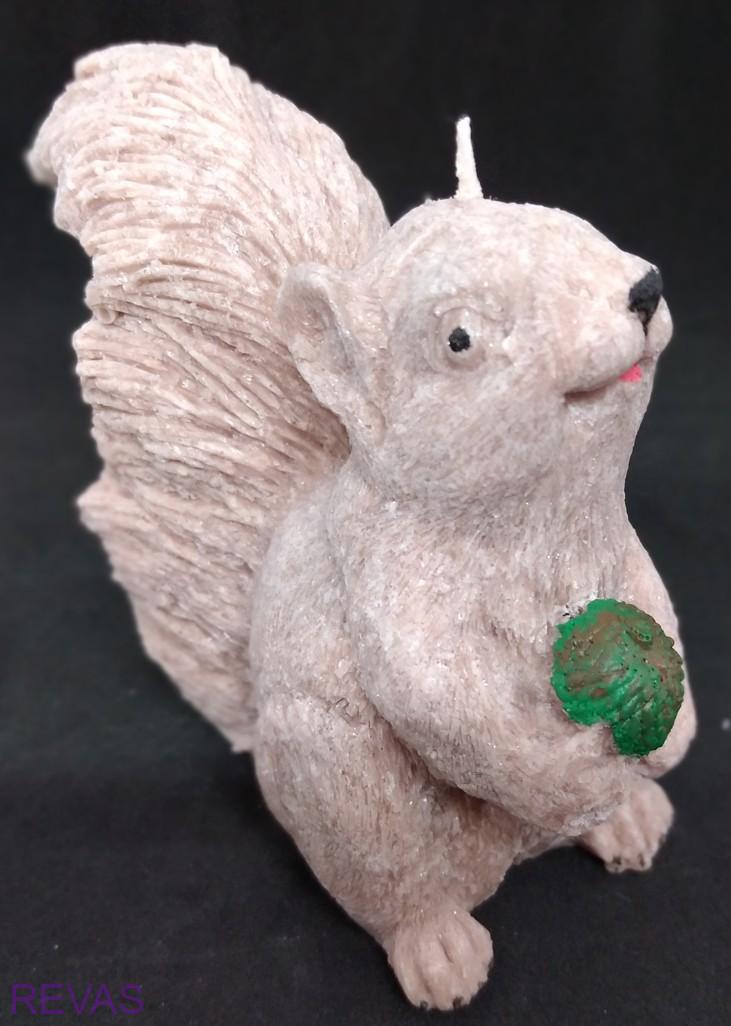 Svíčka veverka z palmového vosku, výška 10 cm