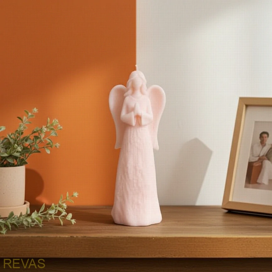 Svíčka Andělka barevná – výška 19 cm