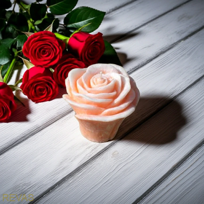 Svíčka růže velká, výška 8 cm palmový vosk