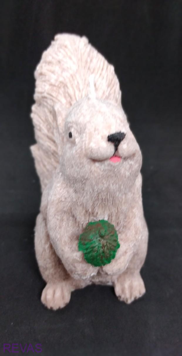 Svíčka veverka z palmového vosku, výška 10 cm