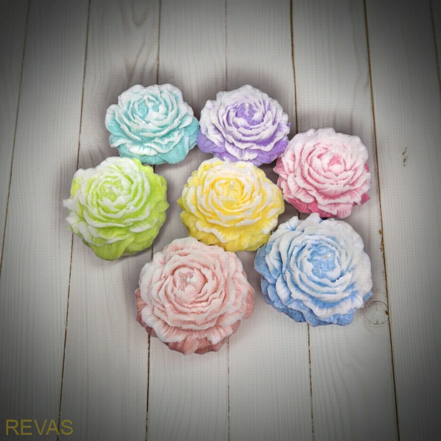 Ručně vyrobená svíčka pivonka z palmového vosku