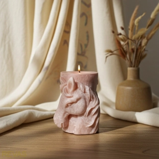 Svíčka KŮŇ, výška 10cm