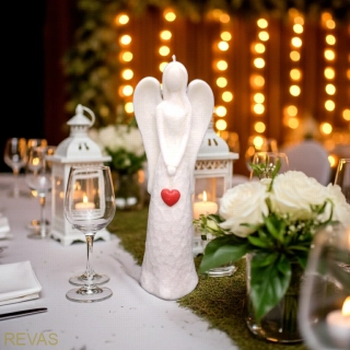 Svíčka Andělka se srdíčkem, výška 20 cm