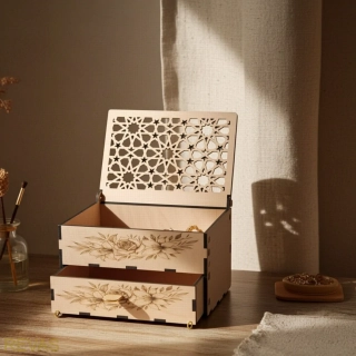 Ručně vyrobená dřevěná šperkovnice z bukové překližky s gravírováním