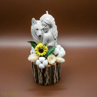 Svíčka Dívka s vlkem z palmového vosku