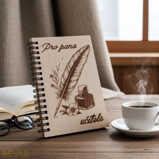 Zápisník s dřevěnými deskami a gravírováním pro pana učitele